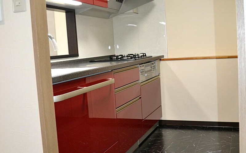 トクラスさんの赤い扉のキッチン！すごくステキ！です。浜松市のキッチンリフォーム