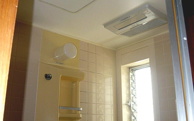 浴室換気暖房機の取替リフォーム工事の施工事例です。