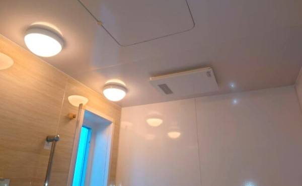浜松市西区のM様の浴室暖房換気扇と浴室折れ戸の取っ手の交換です。のサムネイル