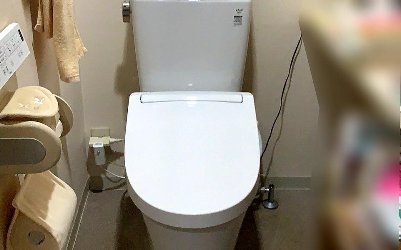 トイレ取替リフォーム工事の施工事例です。浜松市西区のLIXILトイレ取替