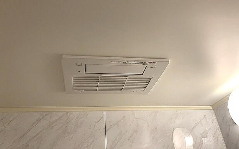浴室暖房換気扇の取替交換工事を施工させていただきました。