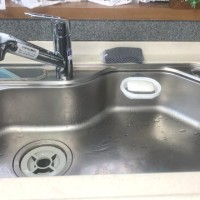 台所水栓の取替施工事例です。浜松市中央区の台所の蛇口を浄水器付きシャワー水栓へ