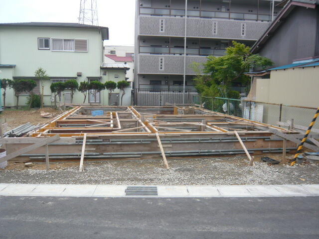 基礎工事の型枠工事